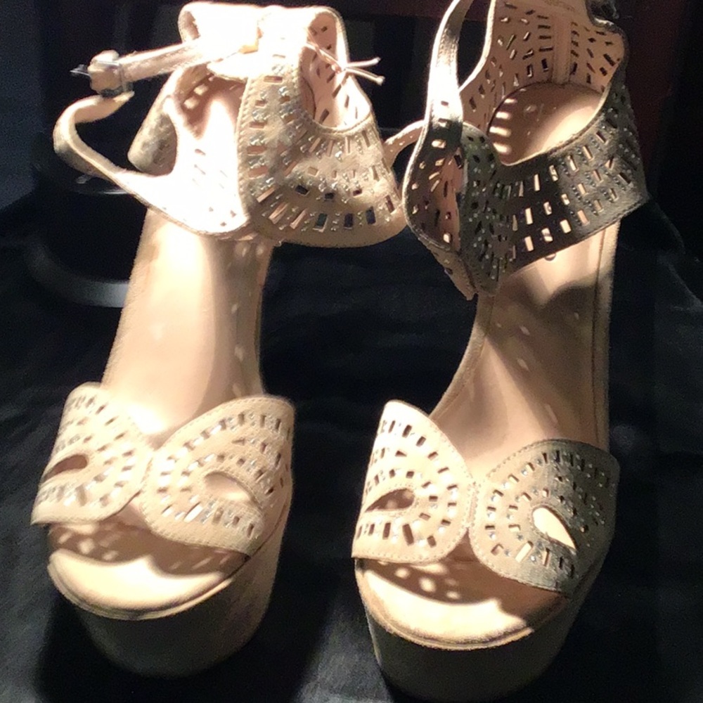 Women’s high heels size 8.5